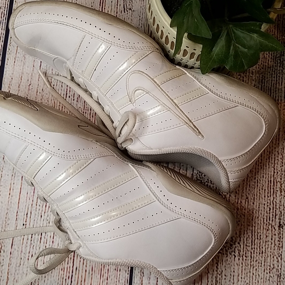 *SOLD* EUC HARDLY WORN LADIES LEATHER NIKE 6.5 - Picture 4 of 8